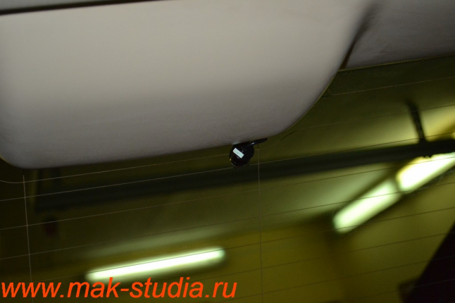 Видеорегистратор Intro sdr-g40: камера заднего вида довольно небольшого размера