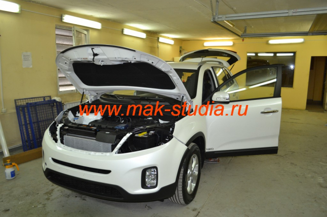Антигравийная плёнка на авто - защита капота