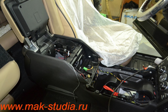 Видеорегистратор Intro sdr-g40 - установка оборудования в салоне
