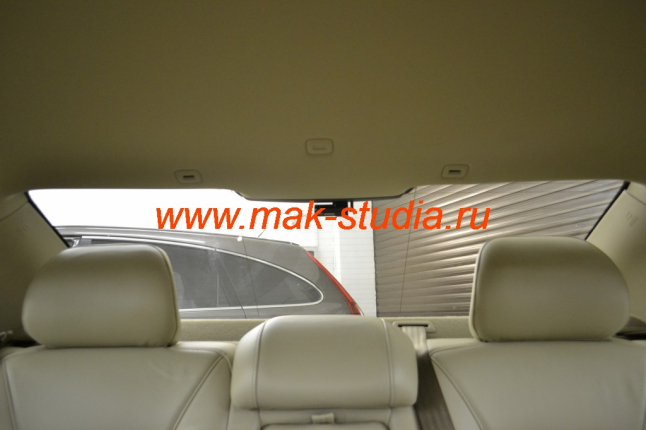 Blackvue dr550gw-2ch: задняя камера аккуратно разместилась на заднем стекле.