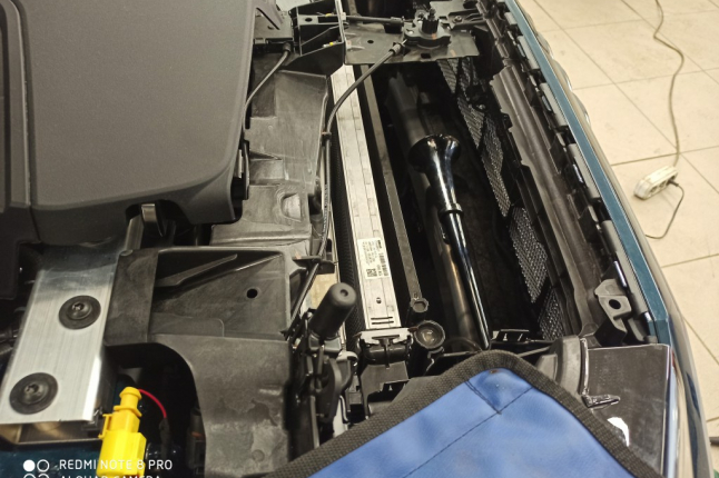 Установка воздушного звукового сигнала на автомобиль Ауди Ку 72021